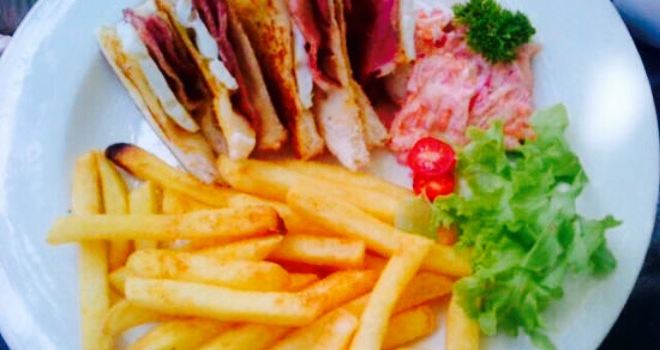Charlie C's Art Cafe