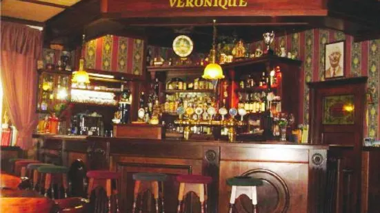Veronique Cafe English Pub in Restaurant