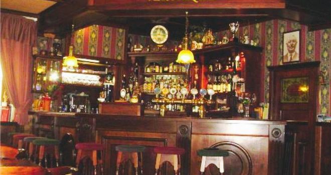 Veronique Cafe English Pub in Restaurant