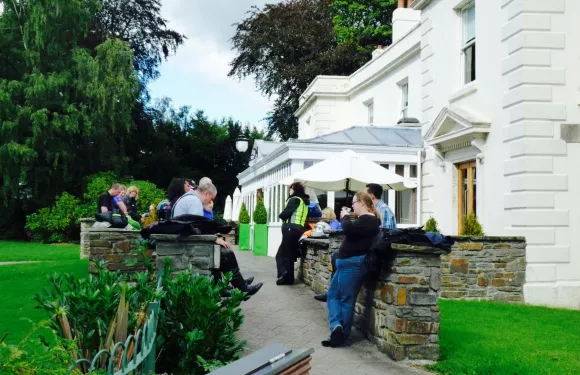 Table Table Pentrebach House