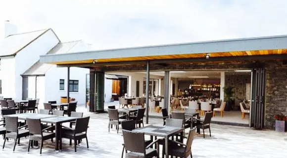 The Deck House Bar And Restaurant