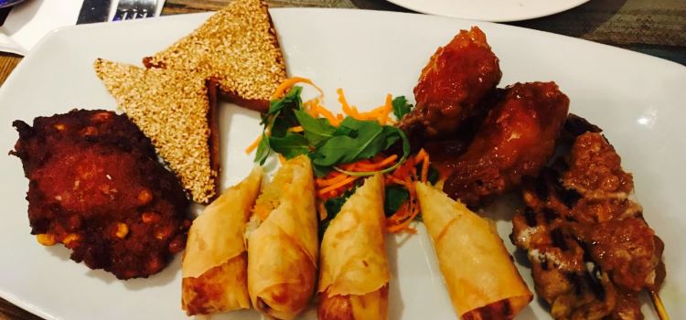 The Monkey And The Dog Eat Thai