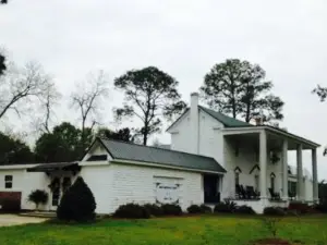 Sisters Florist and Bakery At The Parrish House Restaurant