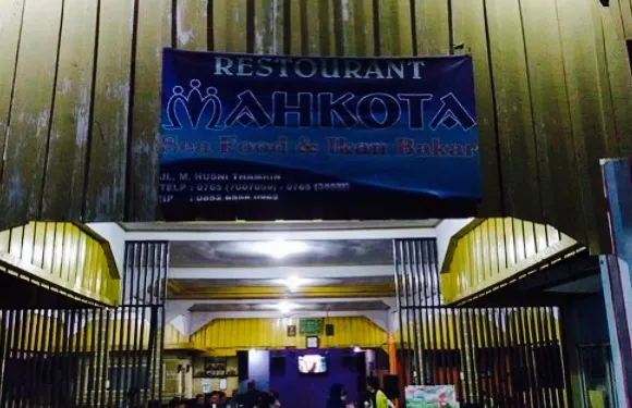 Mahkota Seafood and Ikan Bakar