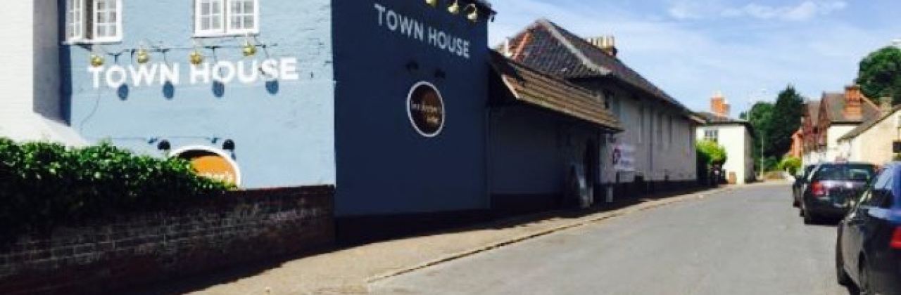 Town House Stonehouse Pizza & Carvery