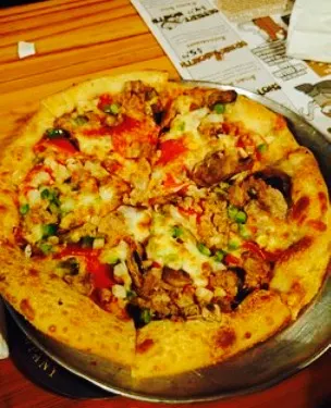 Winking Lizard Tavern