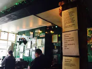 Jolly's Irish Cafe