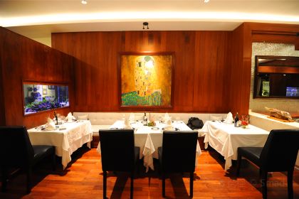 Topaz Restaurant Norodom