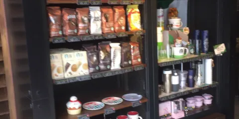 星巴克(鎮江揚中雨潤中央店)