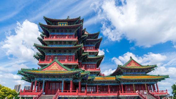 ทัวร์ส่วนตัวที่หนานจิงพร้อมไกด์ 1 วัน สุสานเสี่ยวหลิงของราชวงศ์หมิง ซากหอคอยเยว่เจียง ซากปรักหักพังของวัดต้าเป่าเอิน ประตูจงหัวเมืองโกศ วัดขงจื้อ จุดชมวิวแม่น้ำฉินฮวย