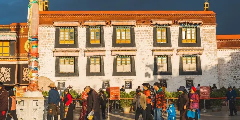 拉薩參觀寺廟