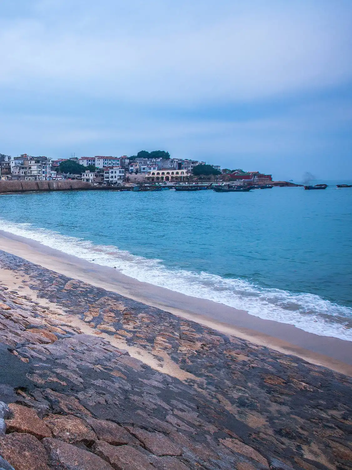 Hotels near Dongshan Island