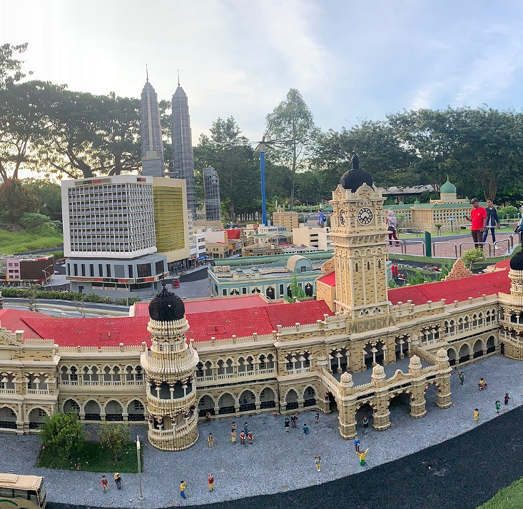 Sultan Abu Bakar Mosque travel guidebook -must visit attractions 