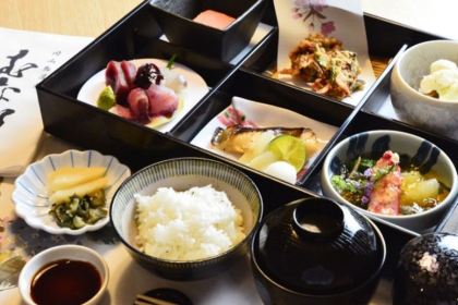 Maruyama Toriimae Munakata