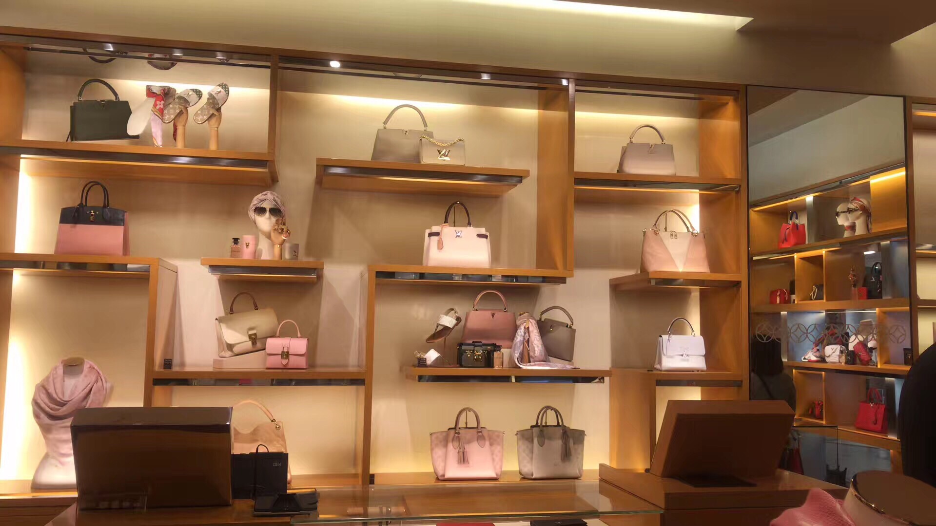 Shopping itineraries in Louis Vuitton Warsaw in August (updated in