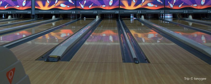 Hoopla's Family Fun & Longshots Grill