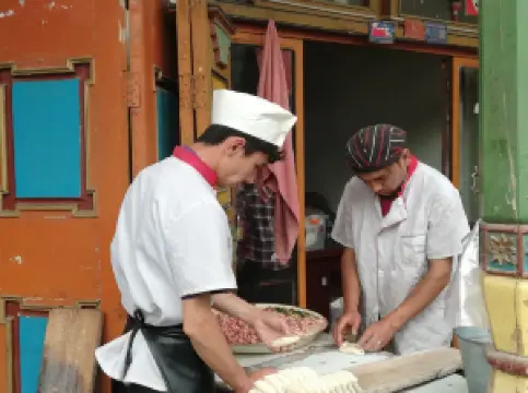 库车阿力木夹馅面食馆