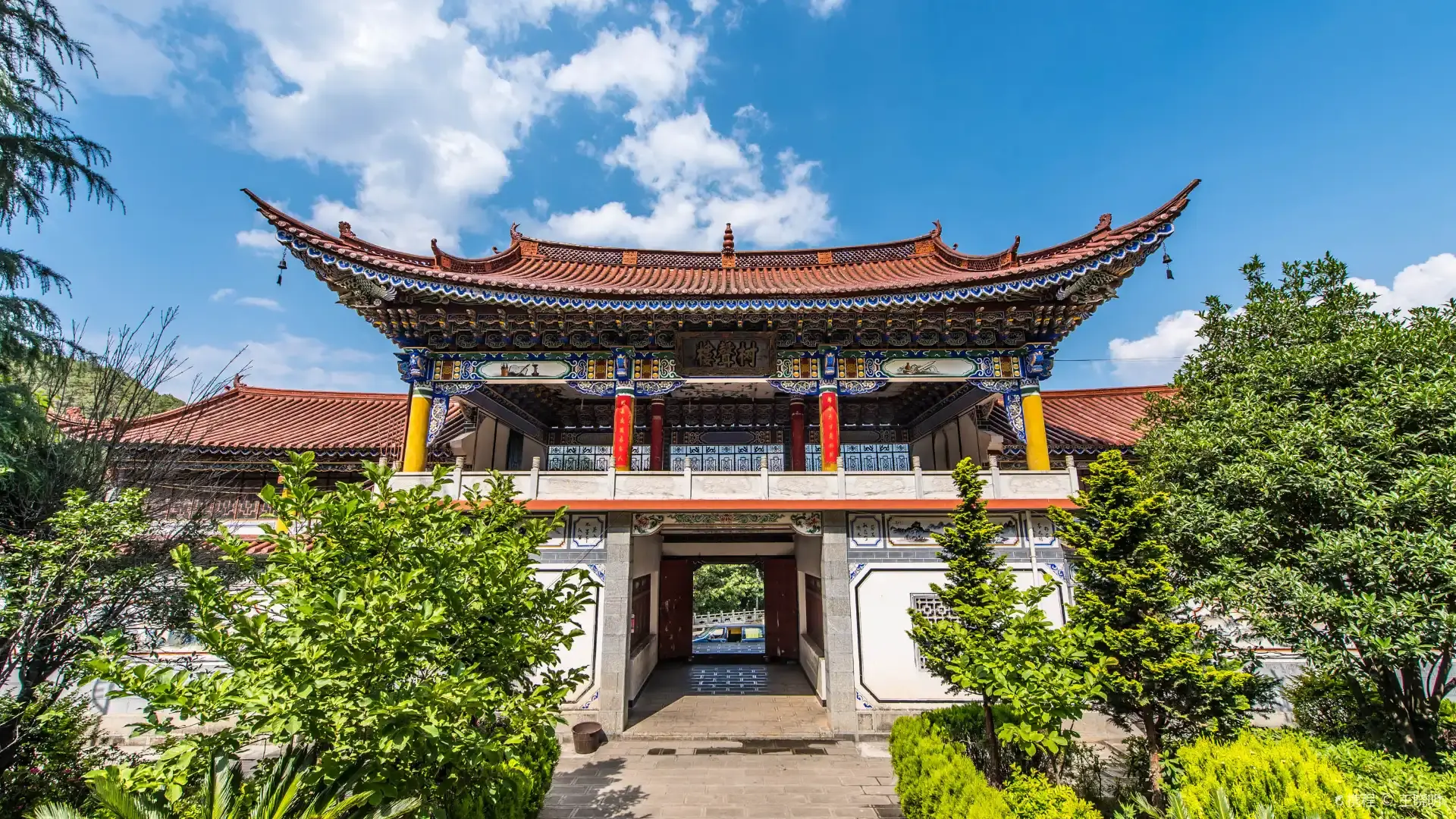 Hotels near Baolin Temple
