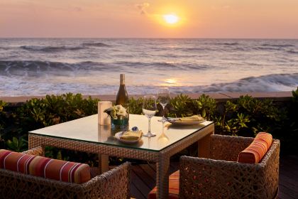 Luna Lanai Beach Bar & Restaurant