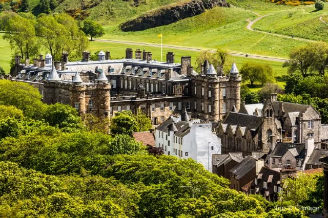 Top Attraction in Edinburgh: Palace of Holyroodhouse 