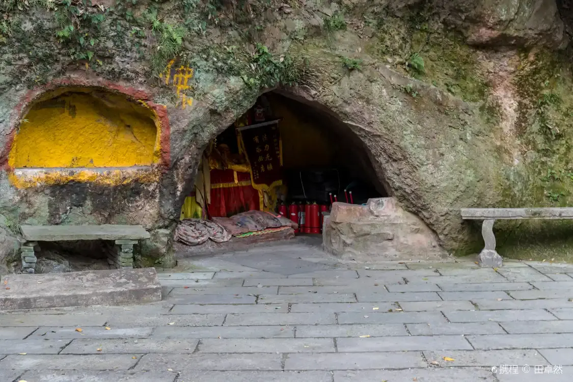 Hotels near Qixia Cave