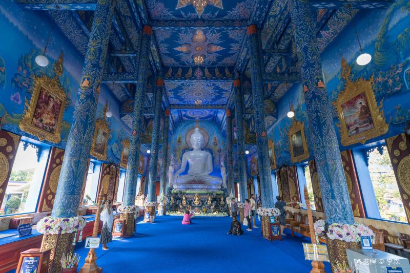 Wat Rong Suea Ten (Blue Temple)