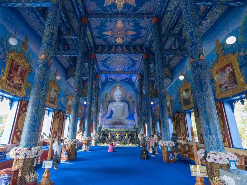 Wat Rong Suea Ten (Blue Temple)