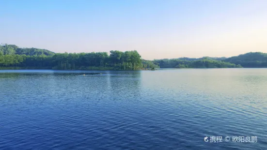 Honghua Lake