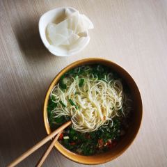 带皮小黄牛过桥米线 여행 사진