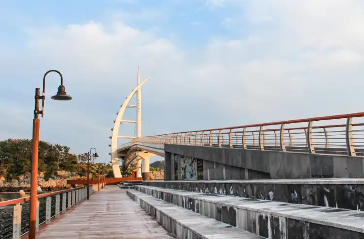 Hotels near Saeseom Island Saeyeongyo Bridge