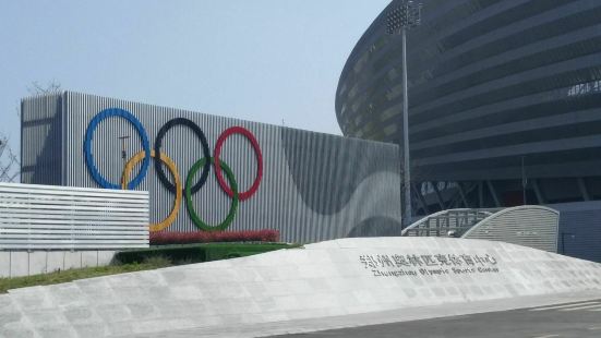 外出踏青的時候，又一次來到了鄭州奧林匹克體育中心，過去來這邊