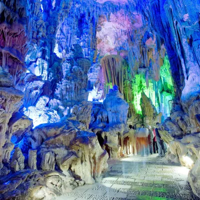 Отели рядом с достопримечательностью «China Karst Geological Museum»