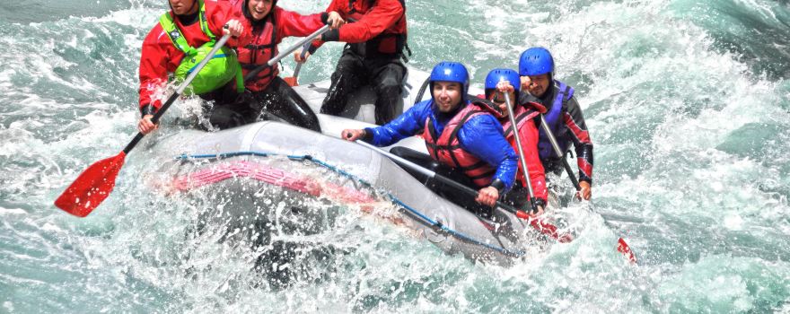 Raging Thunder - Tully River Rafting