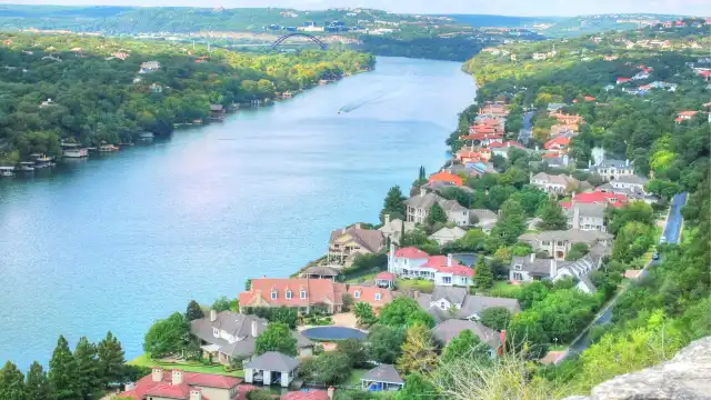 Hotels near Mount Bonnell