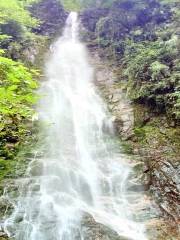 西嶺雪山大飛水景区