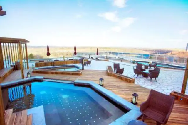 Changbai Mountain Guanlan Holiday Hotel Hot Spring