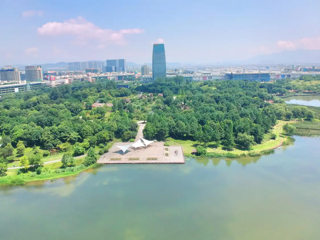 Hotels near Futian Wetland Park