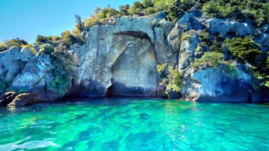 Maori Rock Carvings