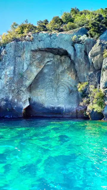 Hotels near Ngātoroirangi Mine Bay Māori Rock Carvings