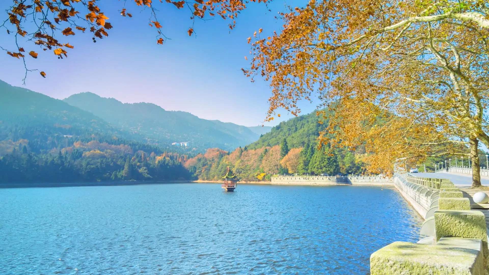 Hotels near Lulin Lake