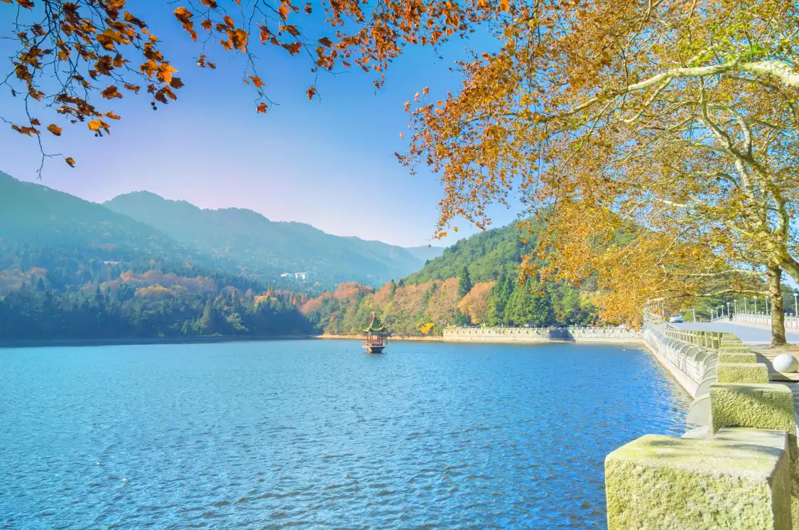 Hotels near Lulin Lake