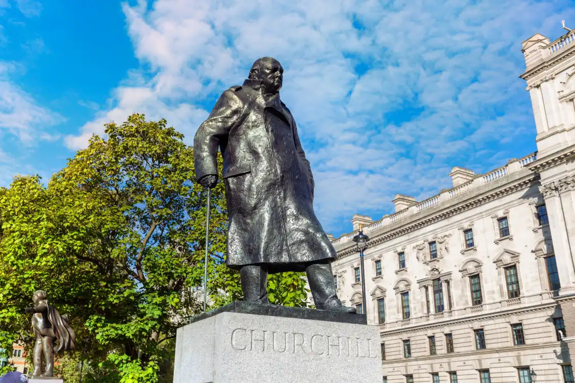 Hotels near Sir Winston Churchill statue
