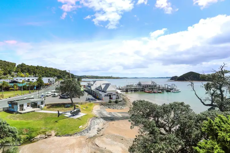 Hotels near Bay Of Islands