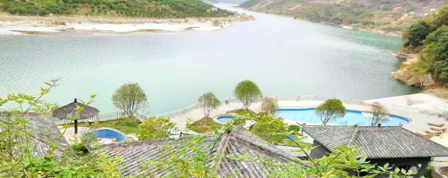 Yanchi River Hot Spring