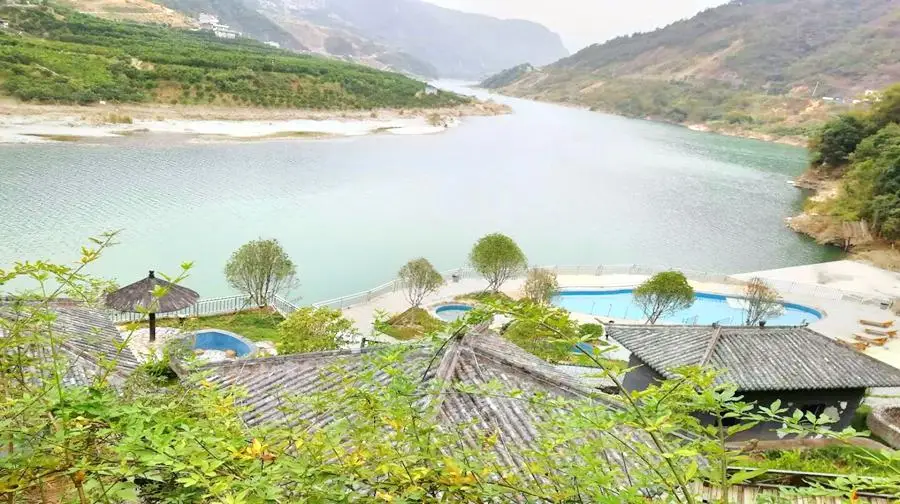 Yanchi River Hot Spring