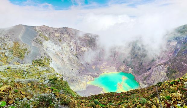 イラス火山