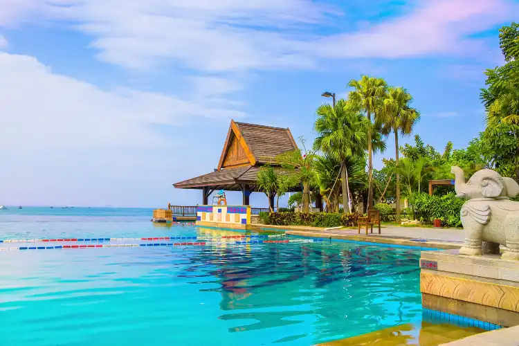 Hotels near Xunliao Bay