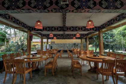 骆越田园假日酒店(大新安平仙河店)·牛图腾餐厅