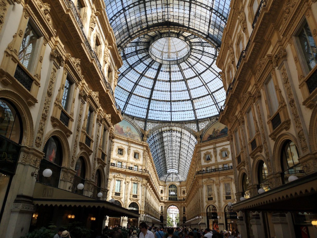 ミラノ ヴィットーリオ エマヌエーレ2世のガッレリア 評判 案内 トリップドットコム