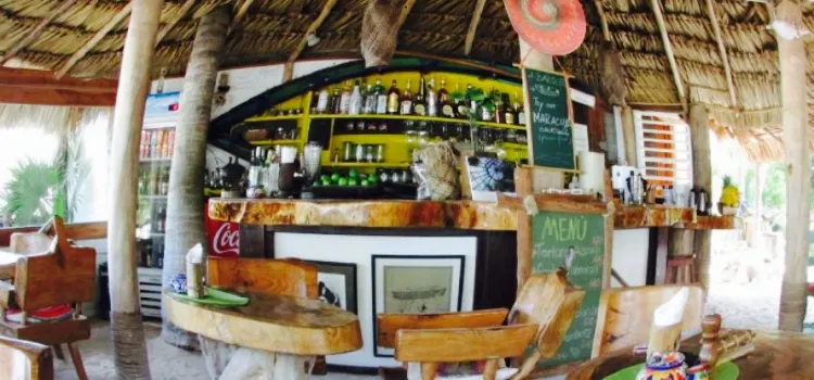 Barquito Mawimbi Beach Bar & Restaurant